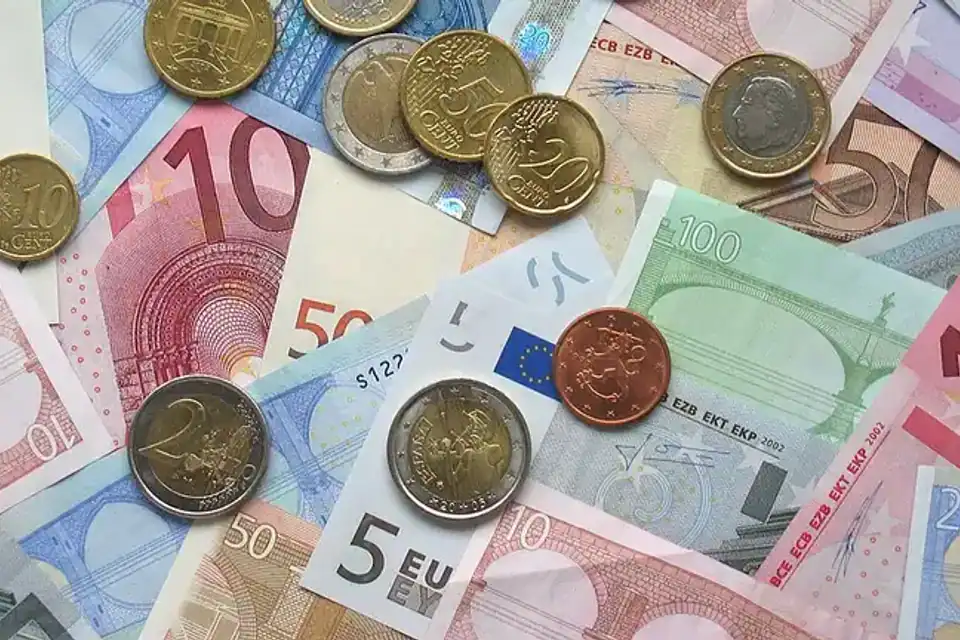 El euro en Finlandia: moneda, cambio y decisiones antes del viaje