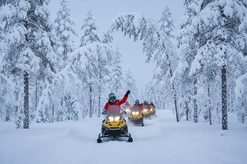 Finlandia invernal en 8 días: ciudades, tren nocturno y Laponia