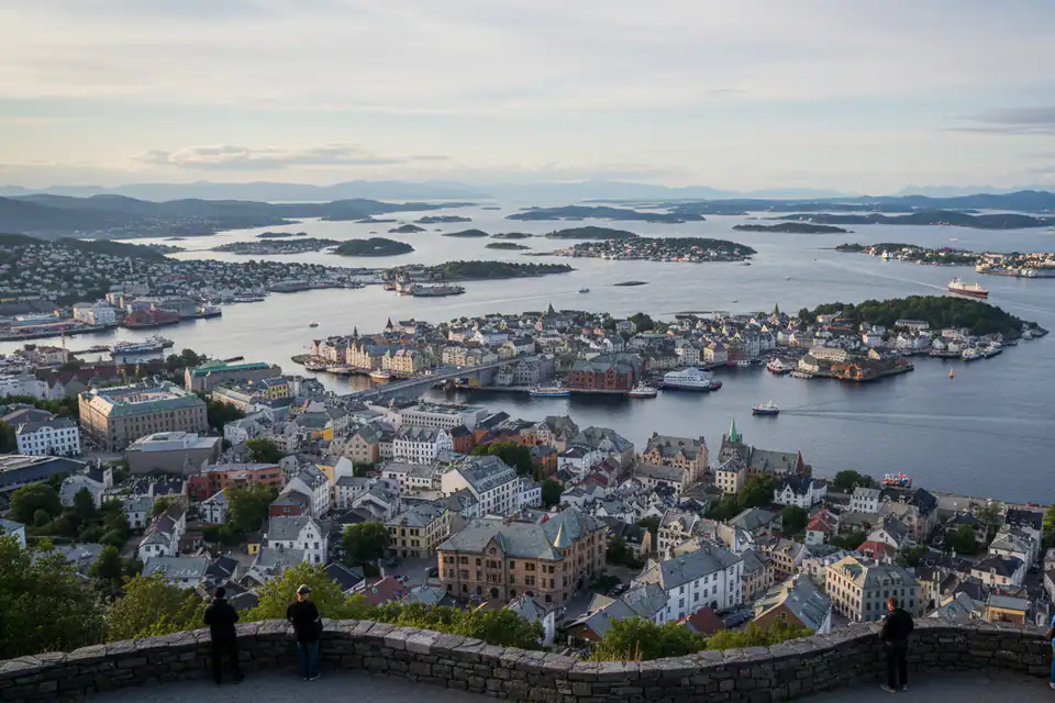 Ålesund: modernismo, puerto y paisaje de islas