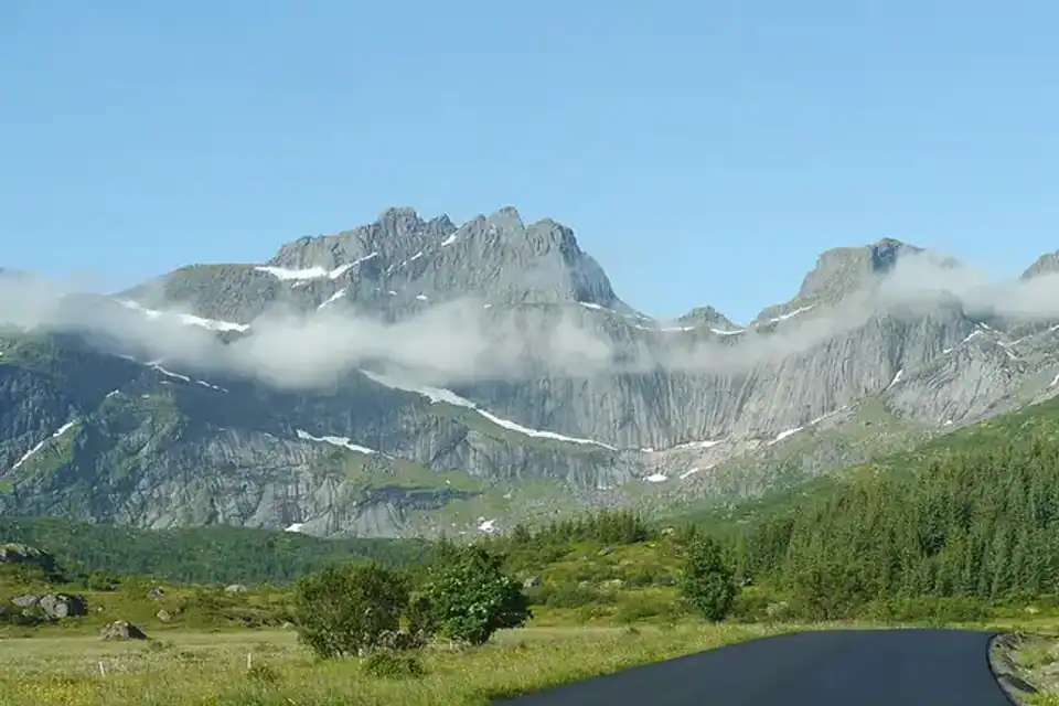 Archipiélago de Lofoten: pueblos pesqueros, playas y montañas