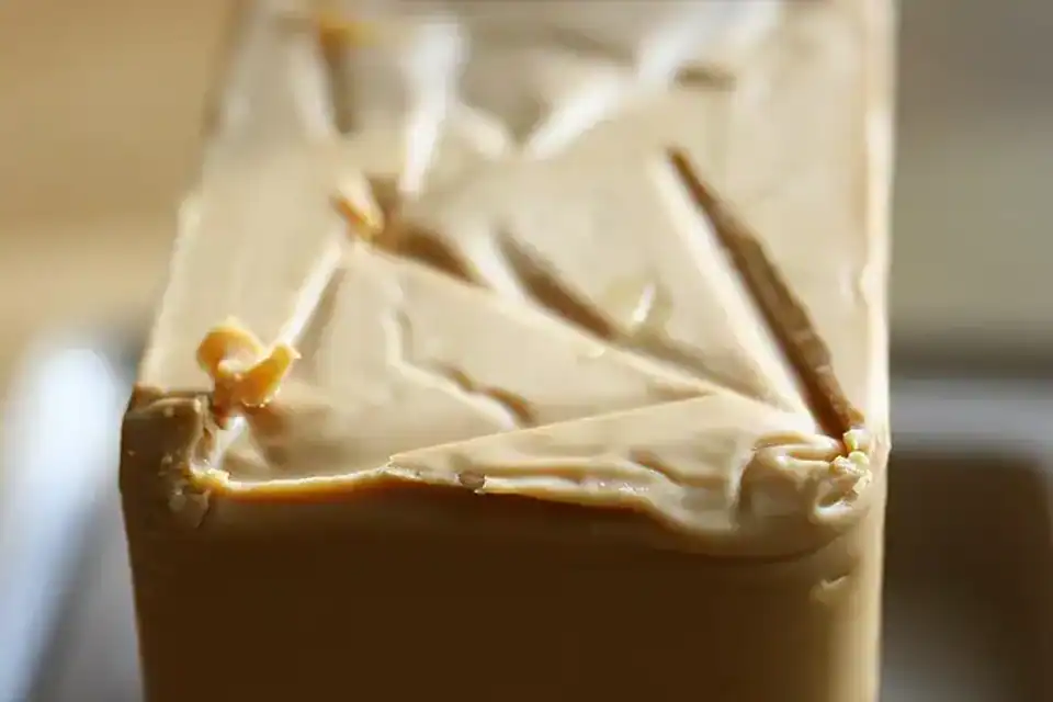 Brunost: cómo entender y degustar el queso marrón noruego