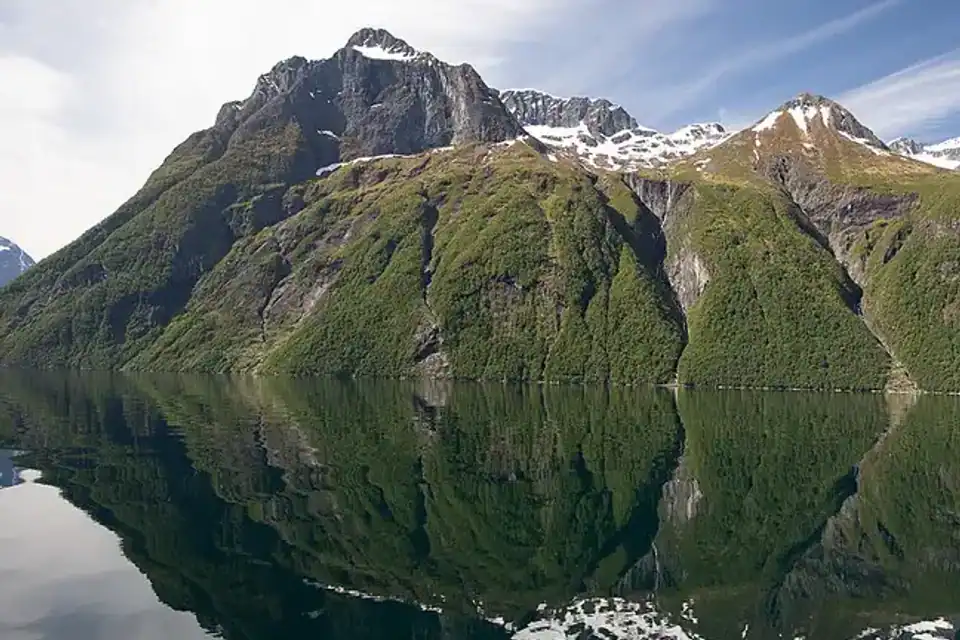 Navegar por los fiordos noruegos: barcos, ferris y experiencias