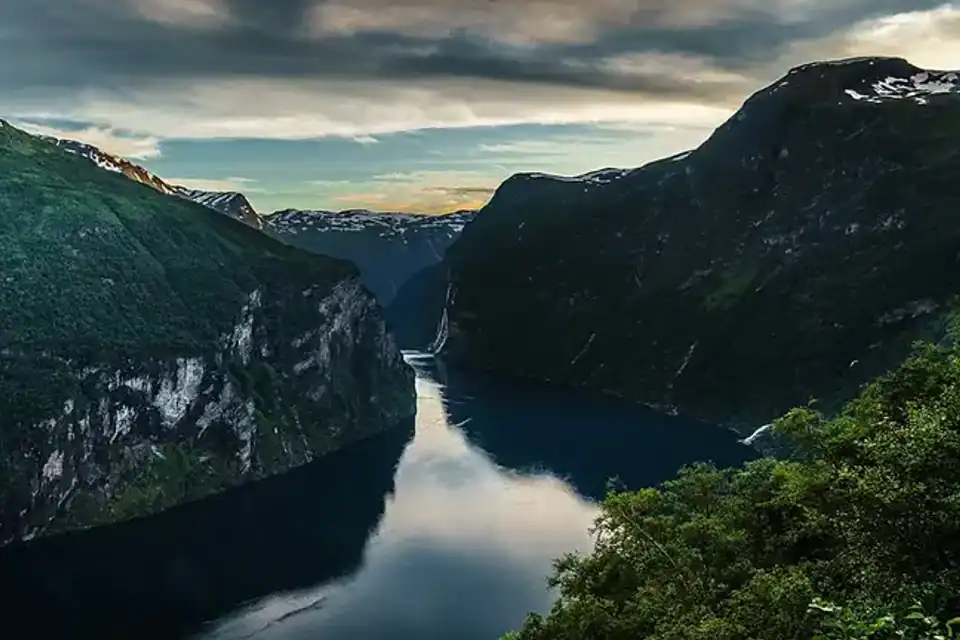 Trenes y transporte costero para recorrer Noruega