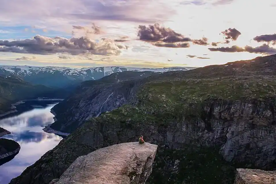 Trolltunga: planificación segura de una caminata exigente